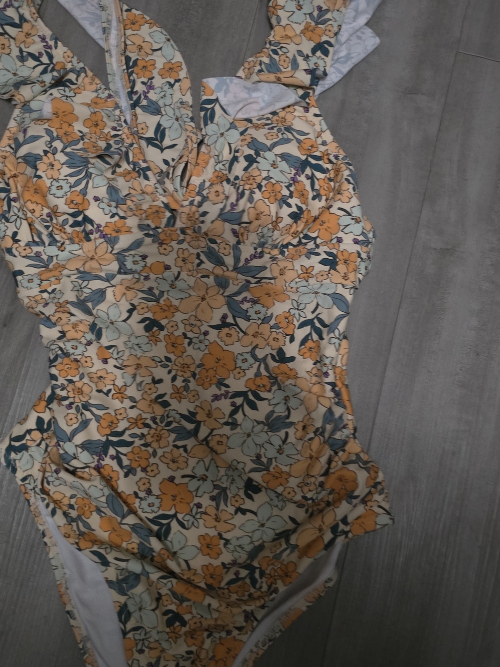 Cupshe Yellow and Cream Floral V-Neck Bodysuit